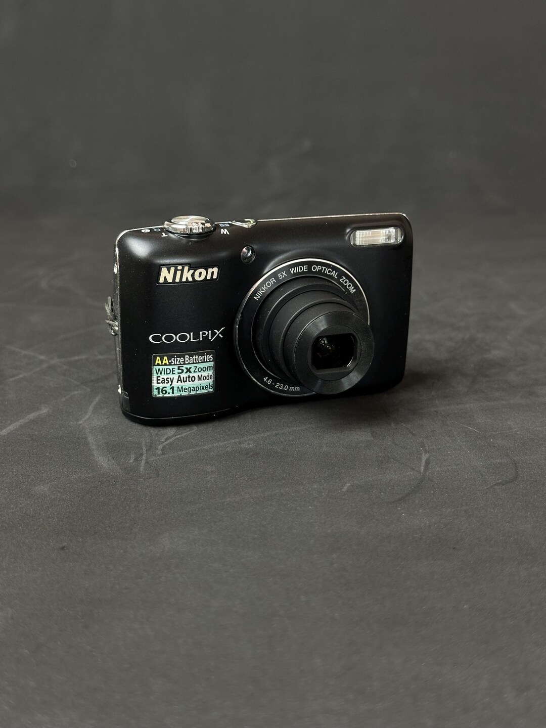 Vintage Nikon COOLPIX L26 Digital Camera Retro Compact Pointand