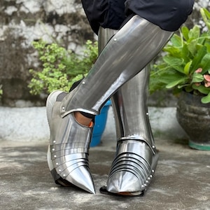 Battle-Ready Gothic Knight Leg Armor – Steel Greaves with Sabatons for LARP, Festivals & Fantasy Enthusiasts
