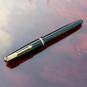 Vintage Parker Fountain Pen (14K Gold Nib)