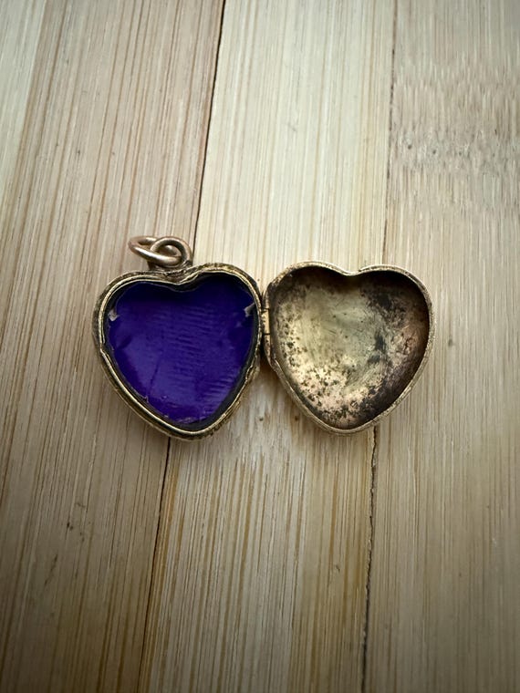 Victorian Solid 9ct Enamel Locket - image 5
