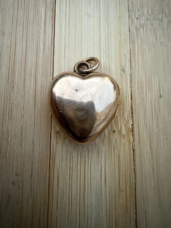 Victorian Solid 9ct Enamel Locket - image 3