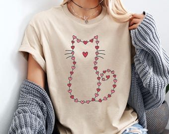 Cat Valentine Heart Shirt, Retro Cat Lover Tee, Valentine’s Day Shirt, Cute Cat Graphic T-Shirt, Cat Mom Valentine Gift