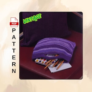 Vintage PDF Strickmuster Lila gestreifte Clutch Tasche mit Henkel Retro Style DIY Garn Geldbörse Handtasche Muster für Anfänger Geschenkidee