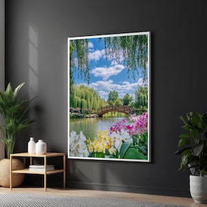Serene Garden Brücke Leinwand, Blumenlandschaftskunst, ruhiger Gartenwanddruck, Naturszene, Wandkunst-Leinwanddesign, fertig zum Aufhängen