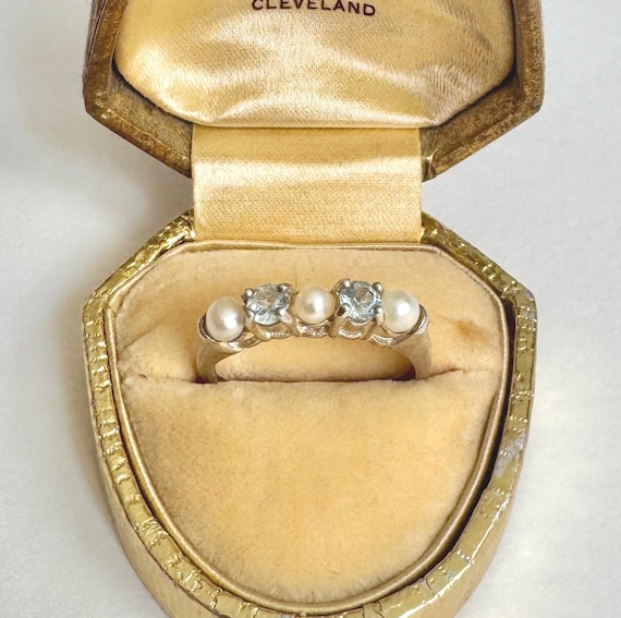 Vintage Pearl Ring Sterling Silver Ring Band Alternating Aquamarine Pale Blue Crystal Accents Simple Minimalist Size 8.5