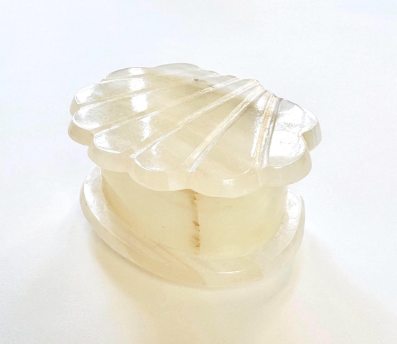 Vintage Alabaster Shell Box Decorative Ivory White Scallop Clam Shell Faux Onyx Hinged Trinket Jewelry Box