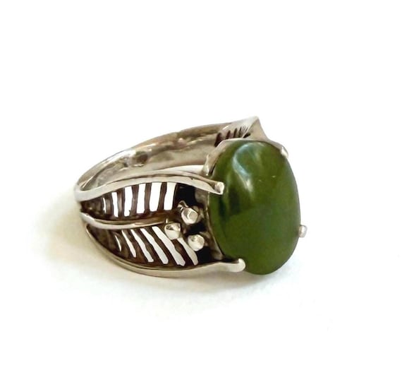 Vintage Jade Green Ring Sterling Silver Open Work Feather Leaf Band Size 6.25