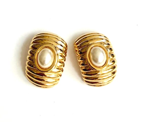 Vintage Kenneth Jay Lane Ribbed Gold Earrings Faux Pearl Accent