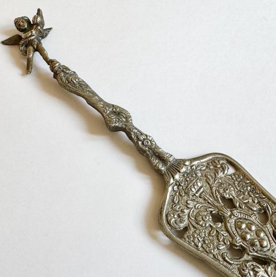 Antique Cherub Cake Server Cake Cutter Decorative Ornate Bronze Tone Metal Decorative Classic Wedding Cake Shower Gift Something Old