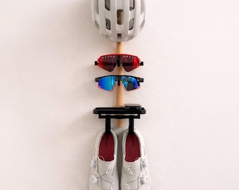 Wandgemonteerde opberger voor fietsen en hardlopen. Helmhaak, zonnebrilhouder en opbergrek voor schoenen