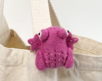 Pink frog brooch, needle felted amphibians pin, small cute felt animal gift