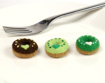 Miniature felt donuts, needle felted St Patrick's green heart doughnut 1" (2.5cm) x 3, doll house toy food