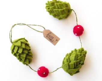 Christmas Beer hop short garland, felt hops and felted balls, craft beer decor, beer lover gift, Xmas decor, felt food