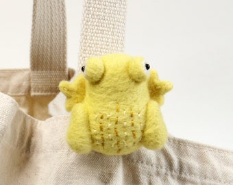 Felt frog brooch, needle felted yellow amphibians pin, small funny felt animal gift