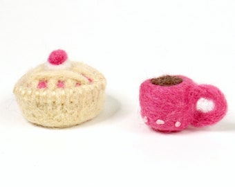 Needle felted raspberry pie + pink coffee cup, miniature felt food, dollhouse prop, craft project