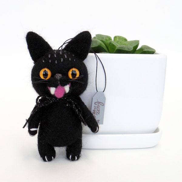 Halloween black cat ornament, scaredy-cat needle felted animal figurine, kawaii cute goth kitty, wool felt doll, Autumn gift, Fall decor