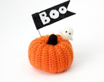 Knitted Pumpkin with needle felted tiny ghost, felt Boo banner : Fall decor, mini pincushion