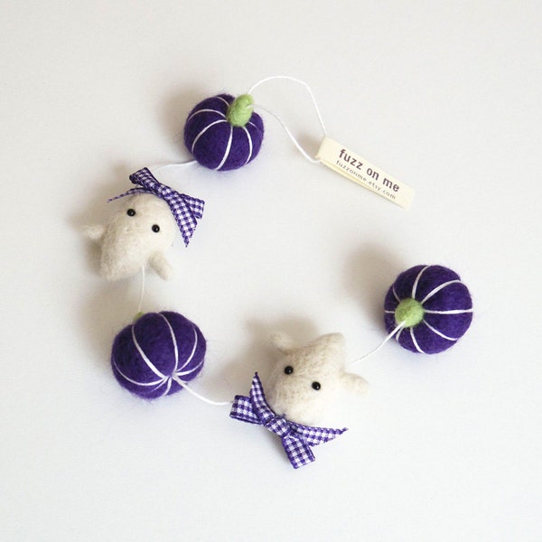 Halloween garland : miniature ghosts with purple pumpkins, kids room decor,  needle felted small ornament