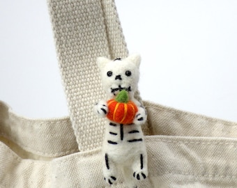 Halloween Needle Felted Skeleton Cat Brooch, Animal Pin, Fall Small Gift