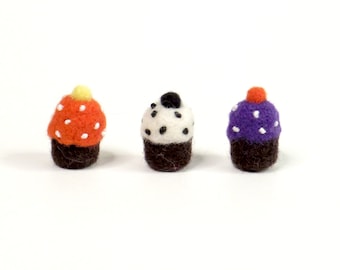 Miniature Halloween Felt Cupcakes: Needle Felted Dollhouse Food 1/2"