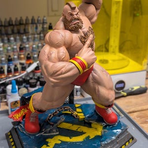 Figura impresa y pintada en 3D de Zangief de Street Fighter 2 imagen 3