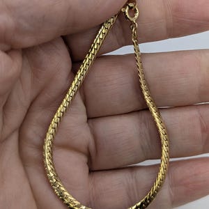 シンプルなゴールドトーンのヘリンボーンブレスレット、7インチ