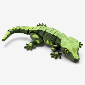 Crested Gecko Figurine - Matcha Morph, Realistic 3D Printed Lizard with Glass Eyes, Green Desk Decor Gift