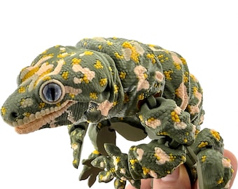 Figura de gecko diurno Leachie impresa en 3D - Verde oliva, estatua de lagarto de 23 cm con ojos de cristal, decoración de escritorio
