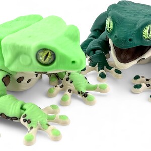 Waxy Monkey Tree Frog Figurine - Dark Green 3D Printed Amphibian with Glass Eyes