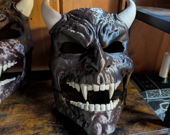 Máscara o casco de adjudicador con mandíbula móvil