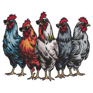 Peut inclure: Illustration de cinq coqs stylisés, portant des lunettes de soleil noires. Les coqs sont représentés dans des tons de bleu, rouge, orange, gris et blanc. L'image est de style dessin animé.