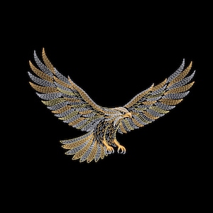 Puede incluir: Diseño de águila bordada con alas extendidas, con hilo dorado, plateado y marrón sobre fondo negro. Se ven las plumas detalladas y las garras afiladas del águila. Adecuado para ropa o decoración del hogar.