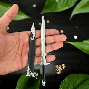 Réplica de mini espada élfica antigua / Paquete de espadas de fantasía / Espada en miniatura / Regalo coleccionable para exhibir en el escritorio