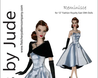 Puede incluir: Muñeca con un vestido de satén azul claro, un chal y guantes negros. La muñeca tiene el pelo rojo y lleva tacones negros. La imagen incluye el texto "Designs by Jude" y "Reminisce for 12" Fashion Royalty East 59th Dolls."