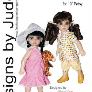 Peut inclure: Un patron de couture pour une tenue de poupée de 25 cm appelée "Sun & Frolic". Le patron comprend deux tenues, l'une avec une robe rose et un chapeau blanc, et l'autre avec une robe à fleurs jaunes et blanches et un pantalon jaune. Le patron est conçu par Tamara Casey.