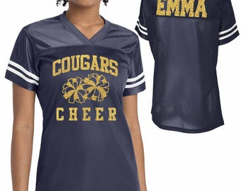 Benutzerdefinierte Cheer Team Glitter Design Frauen Posi Charge Replika Fußballtrikot mit V-Ausschnitt Personalisiert Perfekt für Cheerleader Mama - LST307