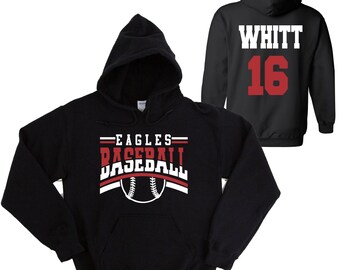 Puede incluir: Sudadera con capucha negra con texto "EAGLES BASEBALL" en blanco y rojo, y un gráfico de béisbol. La parte trasera de la sudadera muestra "WHITT" en blanco y el número "16" en rojo.