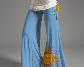 Pantalones de mujer azules y blancos con cintura alta, estilo hippie, acampanados y de pierna ancha inspirados en el fútbol argentino