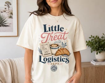 Camiseta Little Treat Logistics / Diseño de panadería Coffee Croissant