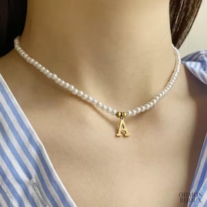 Collar de perlas bañadas en oro con inicial para mujer, collar de letras doradas, regalo de San Valentín, regalo para su mamá