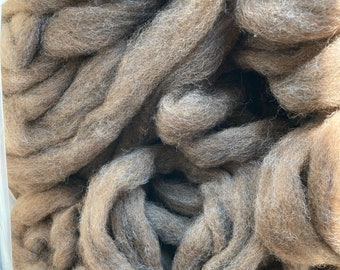 2021 Blended Milk Chocolate Brown Alpaca Roving - Rubis, Rose et Rareté