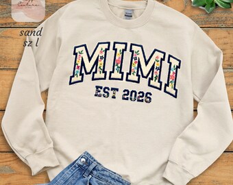 Sudadera Mimi EST 2026 / Jersey con anuncio de embarazo / Cuello redondo con bordado floral falso Gildan 18000