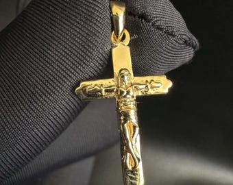 Colgante de crucifijo de oro macizo de 14k: Cruz de Jesús grabada, regalo cristiano.