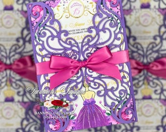 Invitación de XV/Quinceañera hecha a mano. Sobres blancos incluidos.