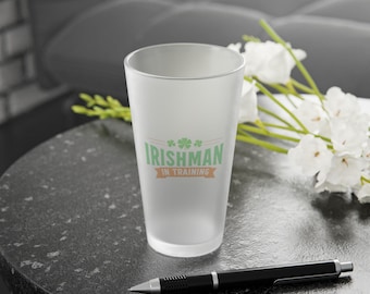 Szklanka do piwa Irishman in Training | Koniczyna na Dzień Świętego Patryka, 16 uncji