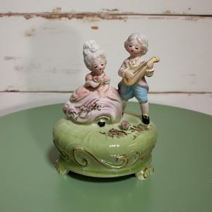 Vintage Josef Originals Figurine Courting Couple Musical  Moonlight Sonata Music Box