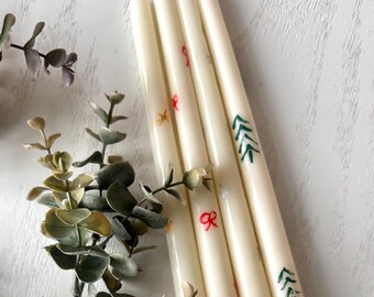 手描きのクリスマス テーパーキャンドル、ツリー、リボン、星