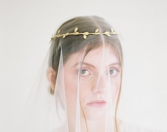 Tiny Golden Leaf Bridal Crown, Headband, Hair accessories, Wedding Headband, Bridal Hair Piece, wedding crown, bridal crown, gold hair vine