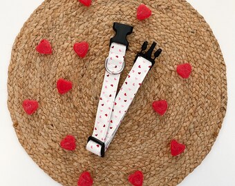 Charmed Hundehalsband / Valentines Hundehalsband / Rosa und Weiße Herzen Hundehalsband / Urlaubshalsband / Geschenk für Hundeliebhaber
