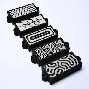 Capas personalizadas para captadores de baixo Precision de 4 cordas (sem furos), conjunto com 2 unidades - Preto e branco
